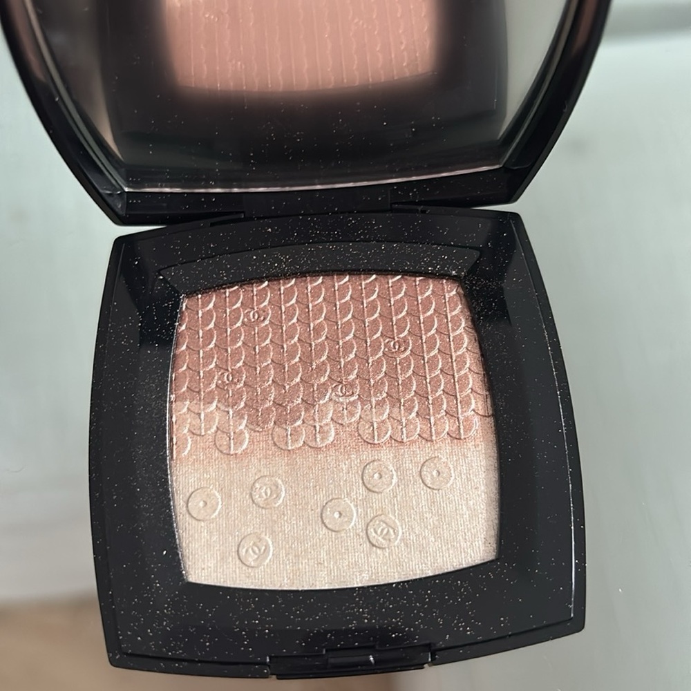 CHANEL illuminating Powder Duo in Rose and Champagne